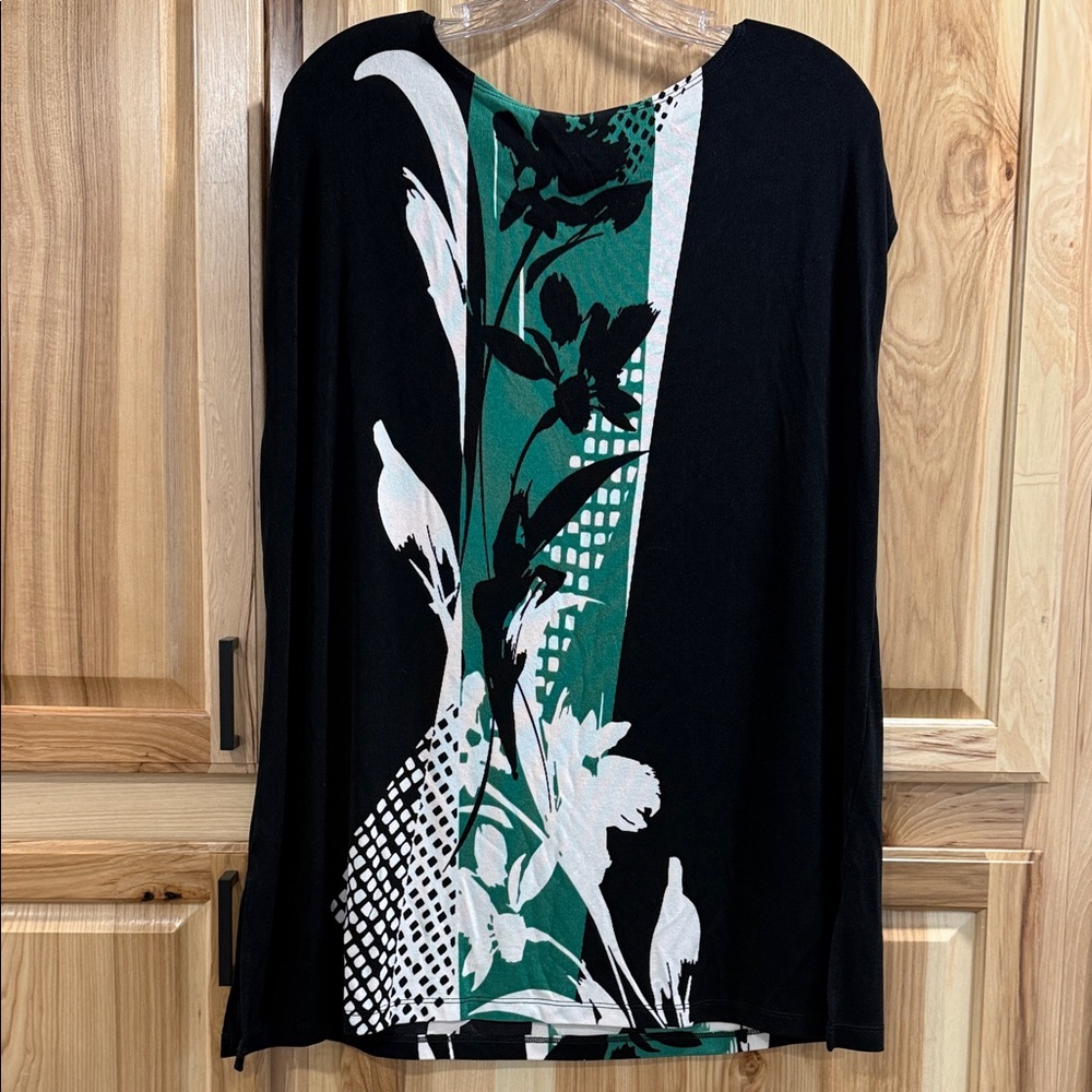 Chico's Travelers Black Tunic Sleeveless Top with Green White Floral Sz 16/18